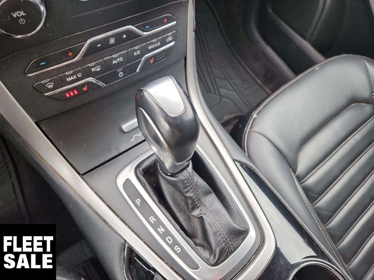 2016-ford-edge-sel-image-35