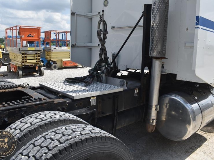 2012-peterbilt-386-image-21