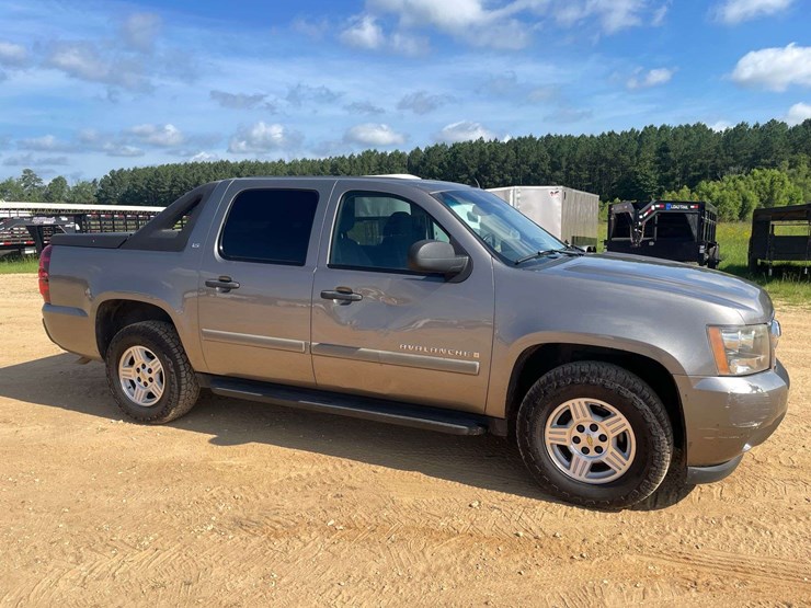 2007-chevrolet-avalanche-ls-image-4