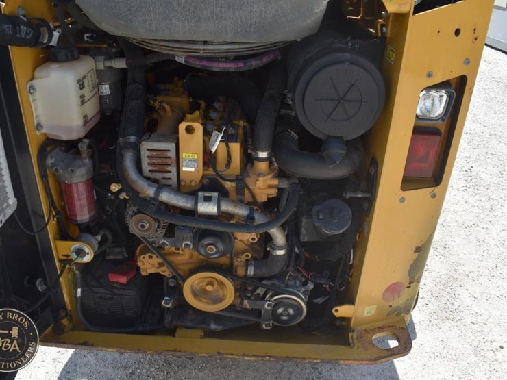 2018-caterpillar-257d-image-32
