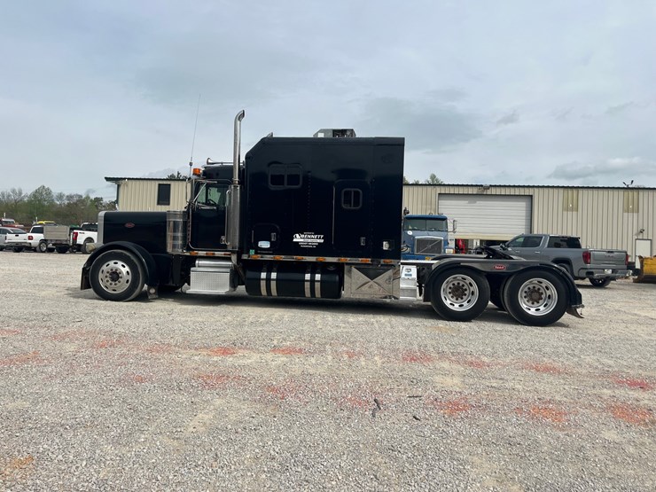 2002-peterbilt-379-image-10