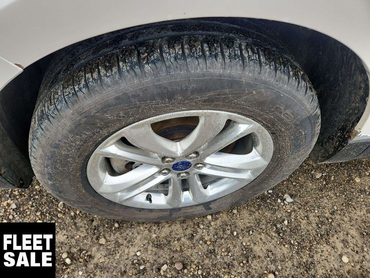 2016-ford-edge-sel-image-11