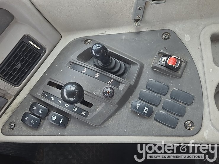 2021-volvo-a25g-image-61