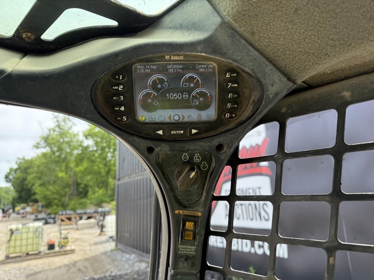 2019-bobcat-t740-image-21