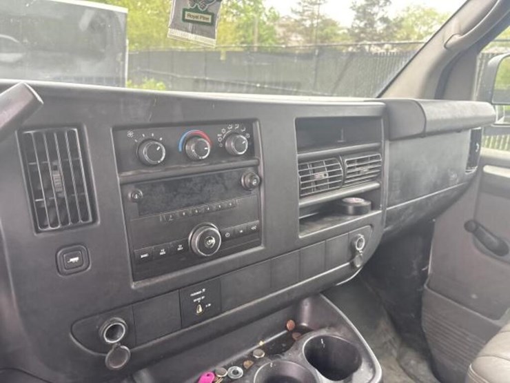 2010-chevrolet-express-g2500-image-22