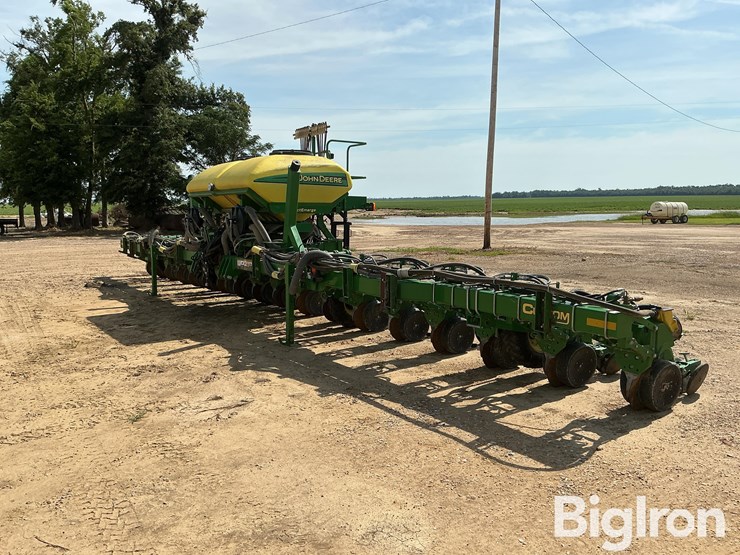 2019-john-deere-dr18-image-1