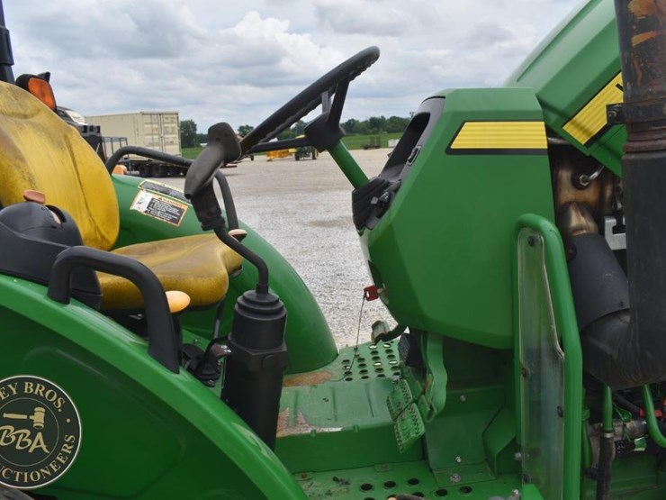 2021-john-deere-5045e-image-23
