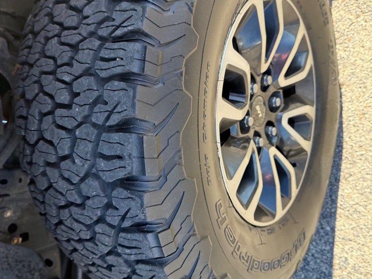 2013-ford-f150-raptor-image-11