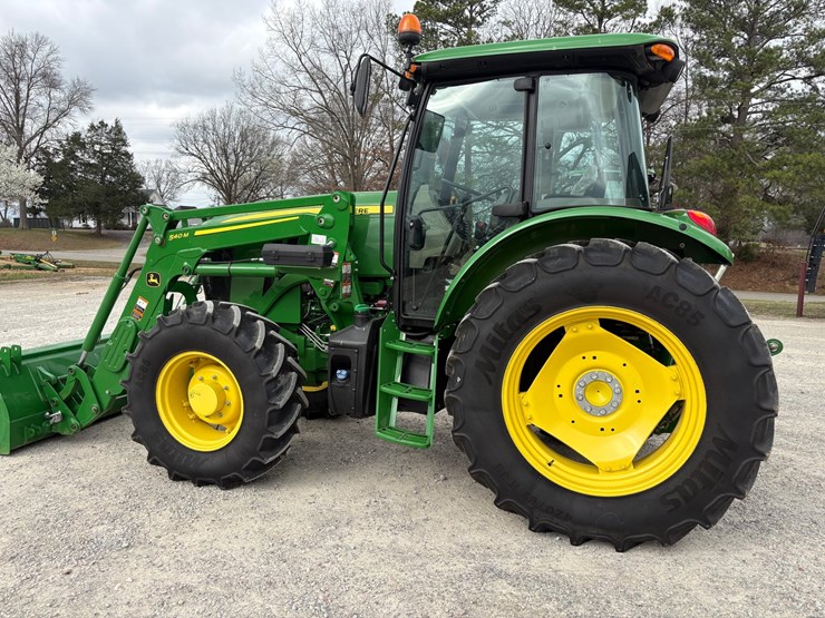 2020-john-deere-6105e-image-8