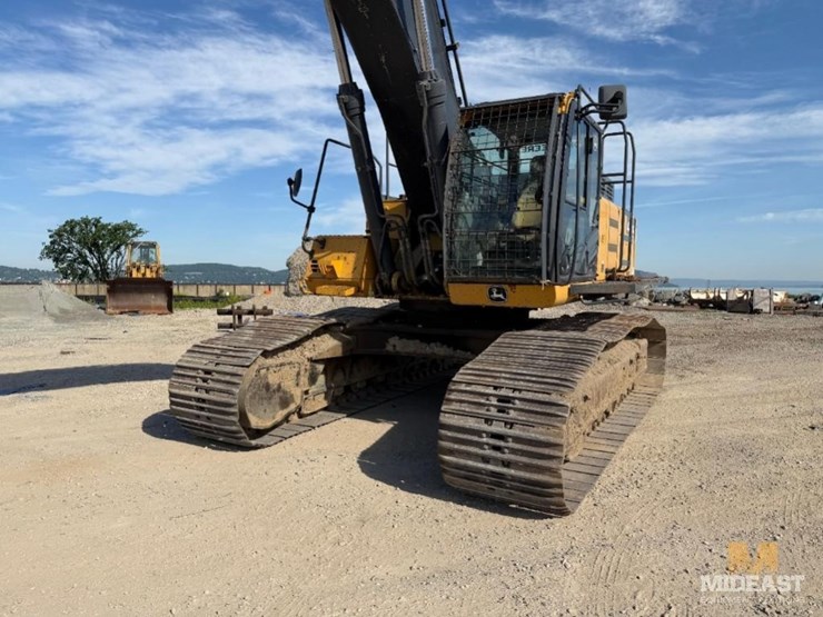 2015-deere-470g-lc-image-12
