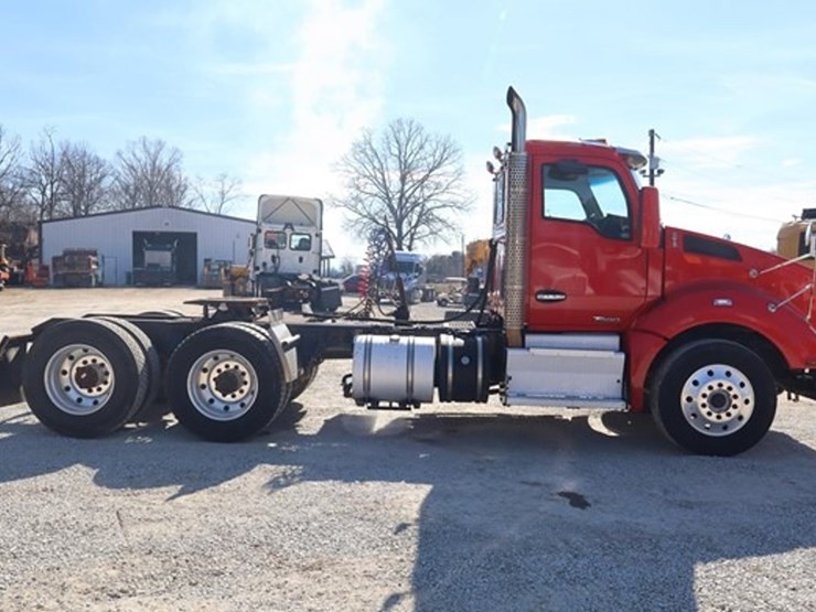 2015-kenworth-t880-image-6