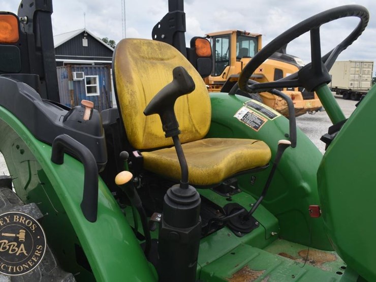 2021-john-deere-5045e-image-24