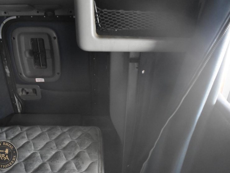 2012-peterbilt-386-image-49
