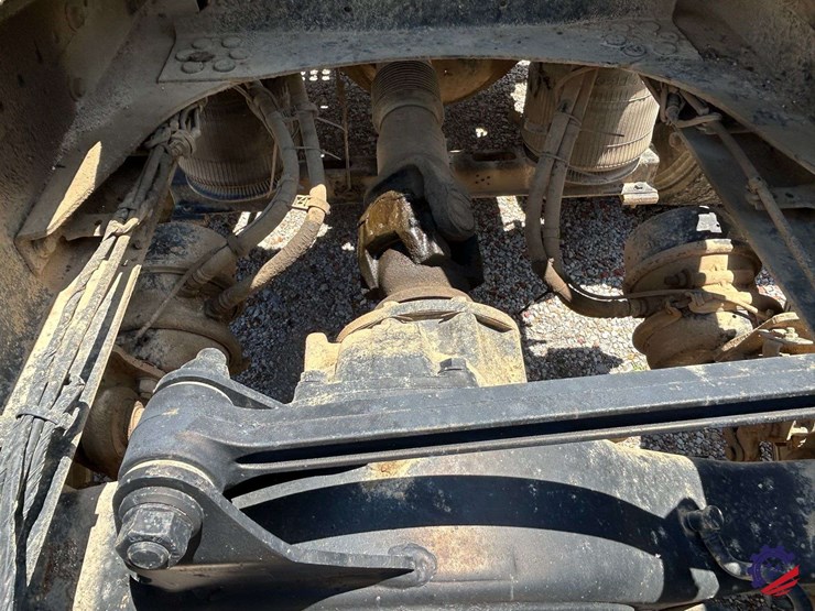 2011-volvo-vnl64t-day-cab-t/a-truck-tractor-image-56