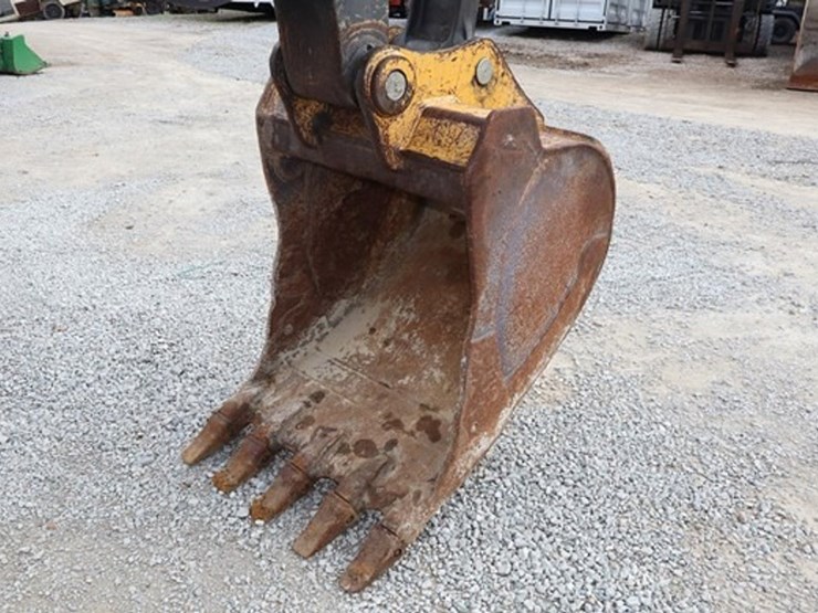 2016-deere-135g-image-8
