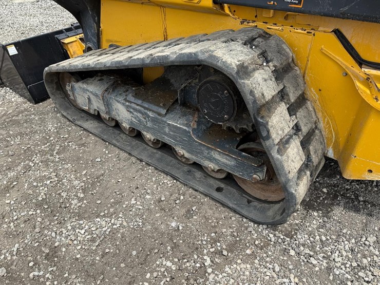 2023-deere-333g-image-16