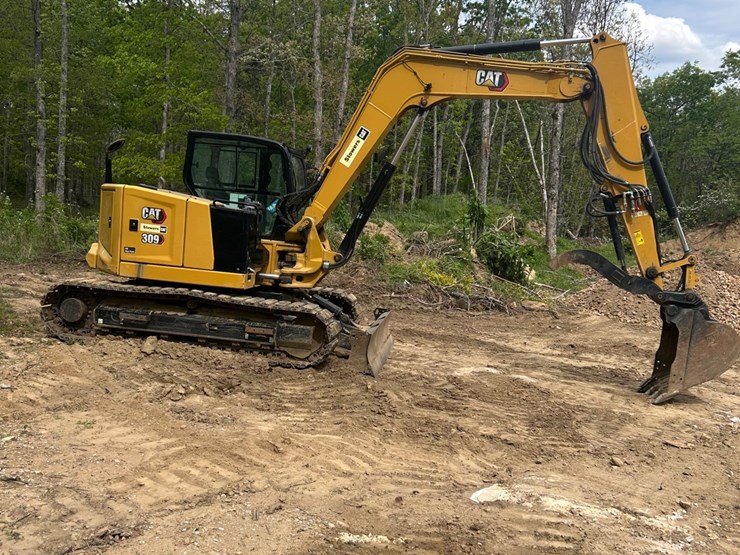 2020-caterpillar-24-image-1