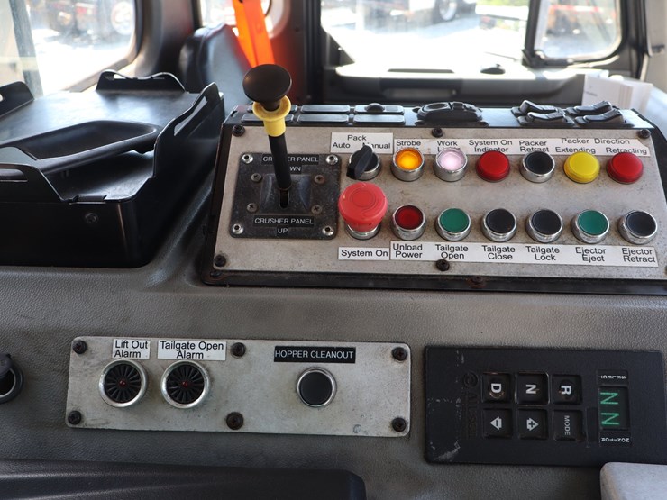 2019-peterbilt-520-image-27