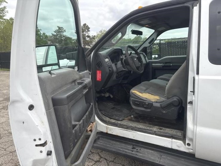 2014-ford-f350-xlt-image-23