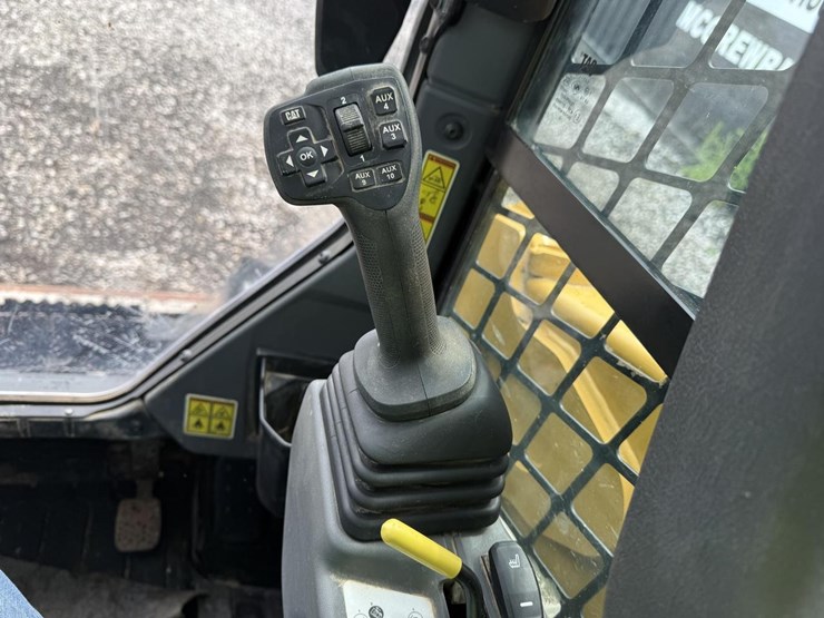 2024-caterpillar-255-image-21