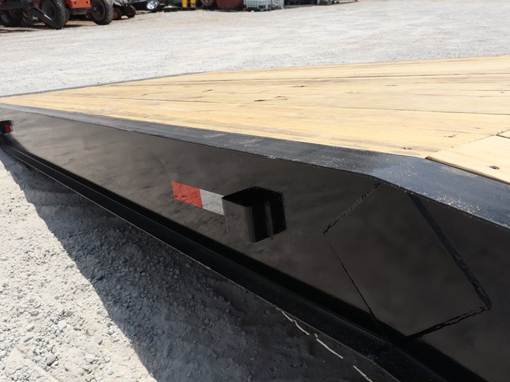 #570-•-20'-loading-ramp-image-11