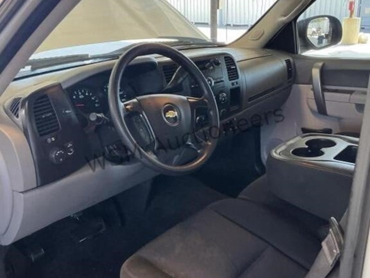 2013-chevrolet-silverado-1500-image-23