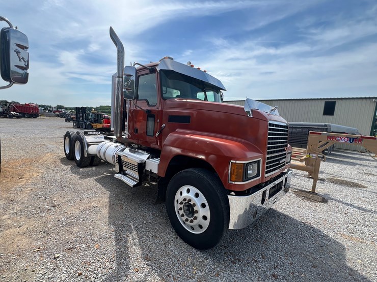 2020-mack-pinnacle-64t-image-7