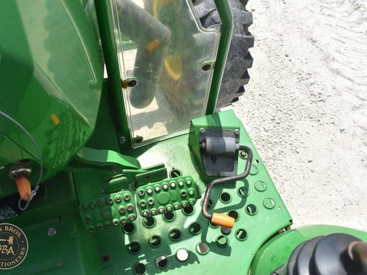 2021-john-deere-5045e-image-38