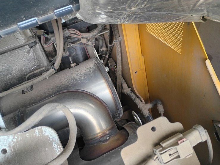 2022-deere-330g-image-24