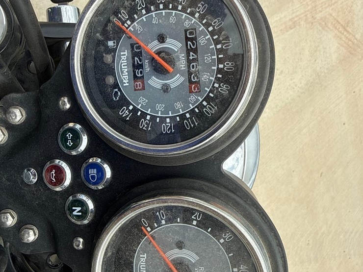 2009-triumph-bonneville-t100-motorcycle-image-9
