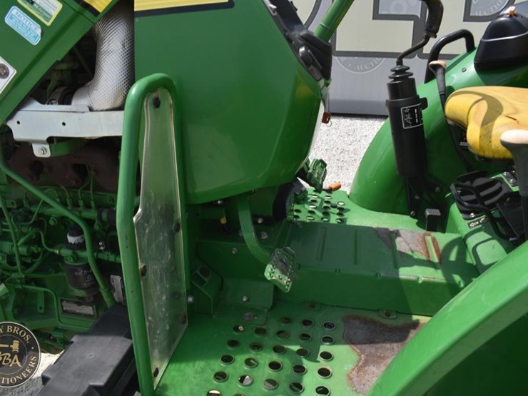 2021-john-deere-5045e-image-33