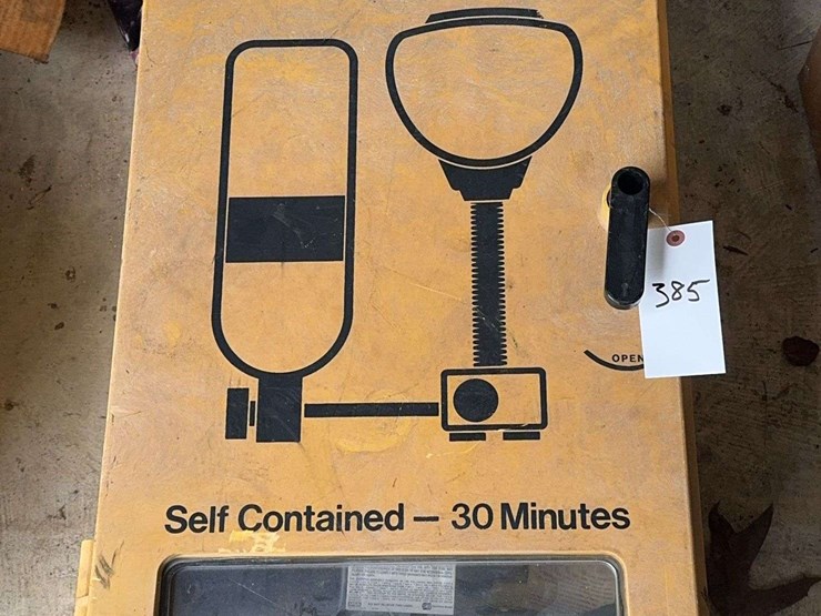 self-contained-breathing-apparatus-with-box-image-2