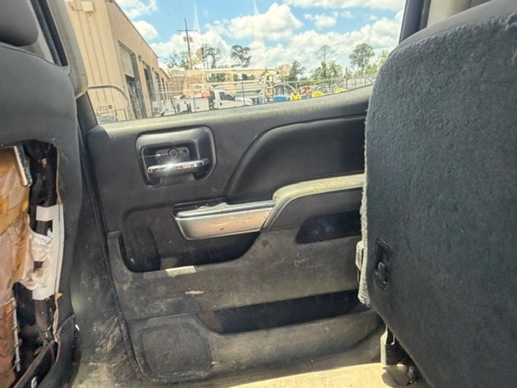 2015-chevrolet-silverado-3500-image-28