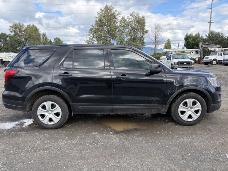 2018-ford-explorer-image-3