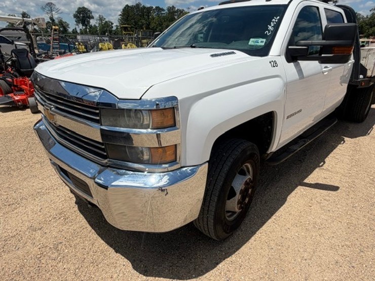 2015-chevrolet-silverado-3500-image-18