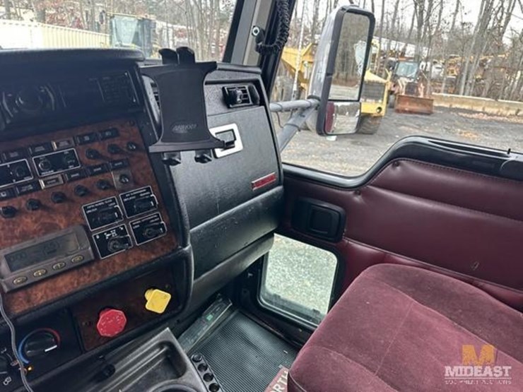 2014-kenworth-t800-image-31