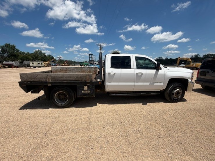 2015-chevrolet-silverado-3500-image-7