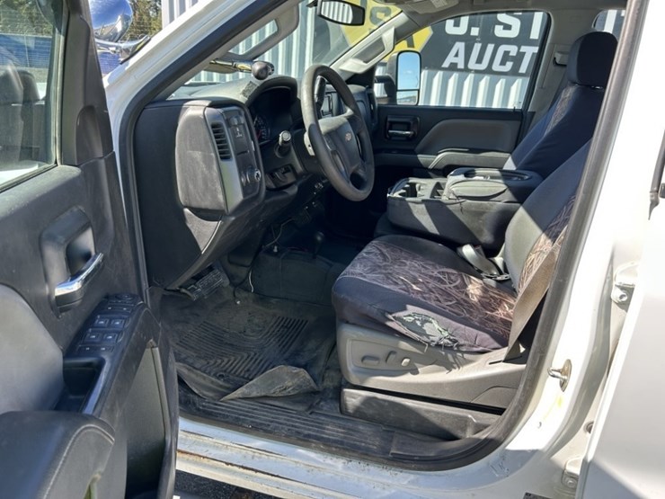 2015-chevrolet-silverado-2500-image-17