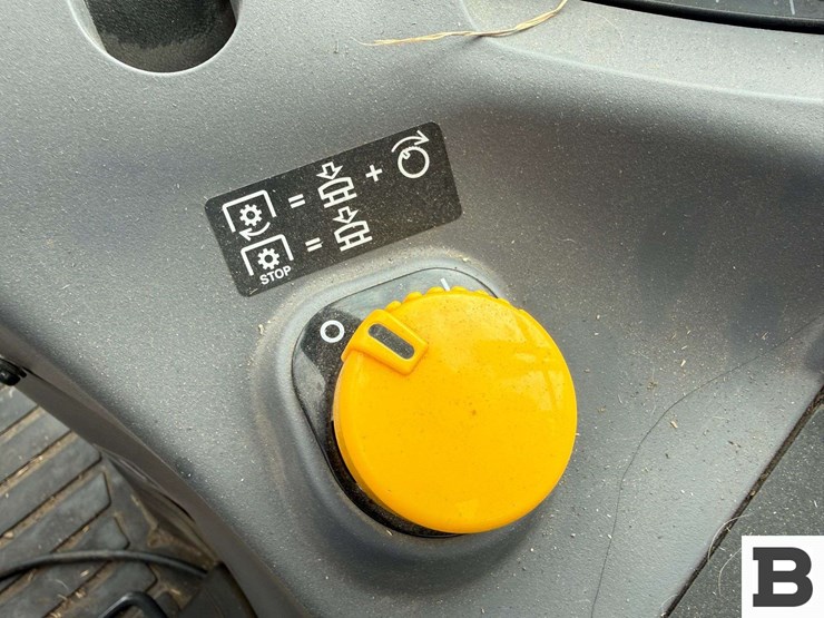 2021-kubota-m6-141-image-68