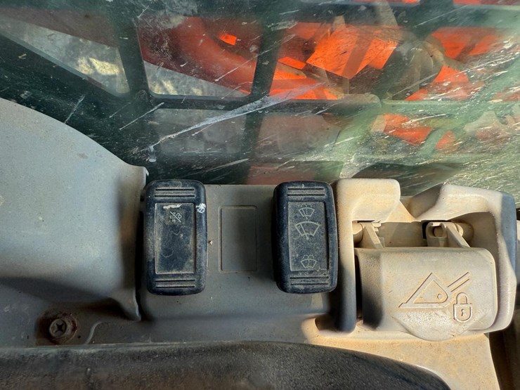 kubota-svl90-2-image-26