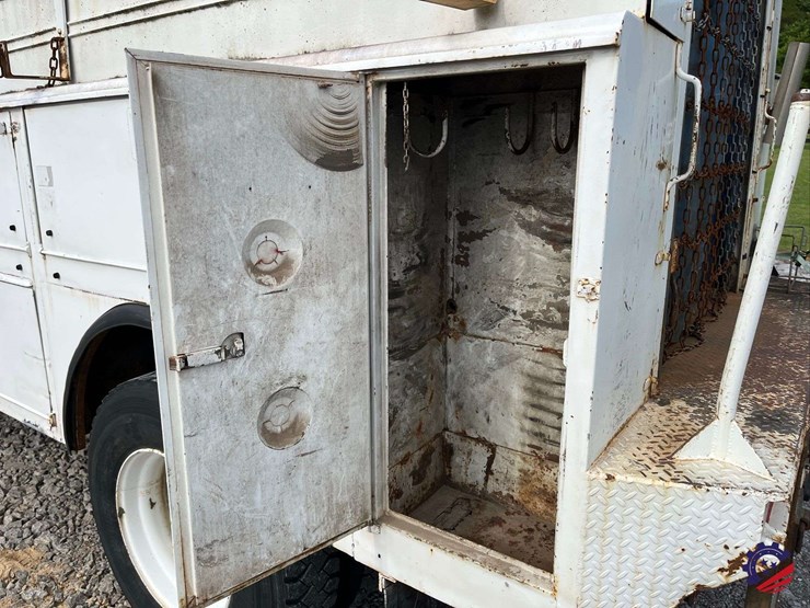 2003-freightliner-fl70-image-23