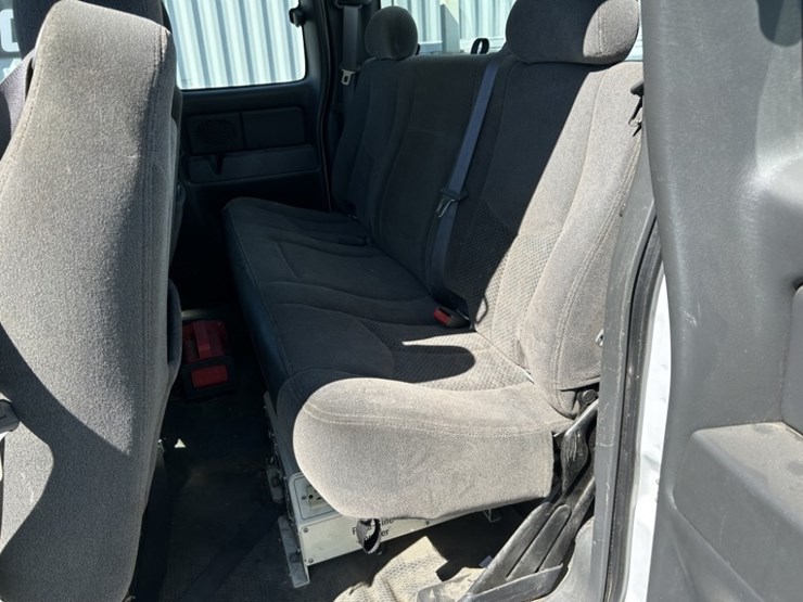 2006-chevrolet-silverado-3500-image-25