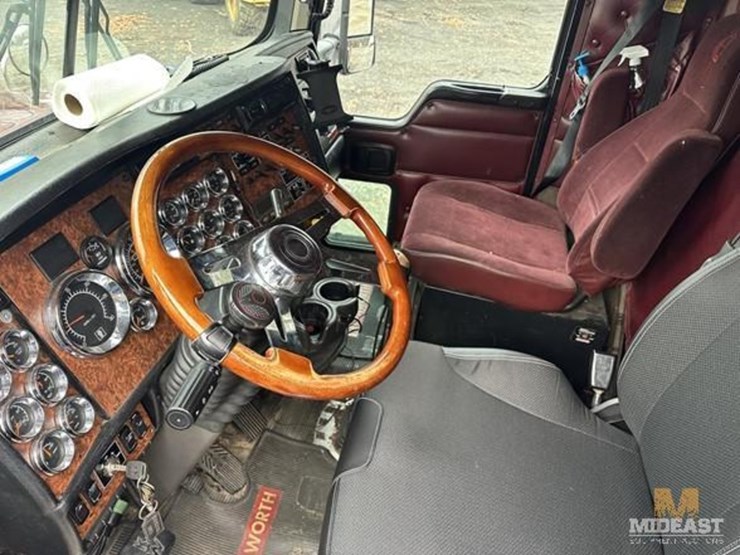 2014-kenworth-t800-image-30
