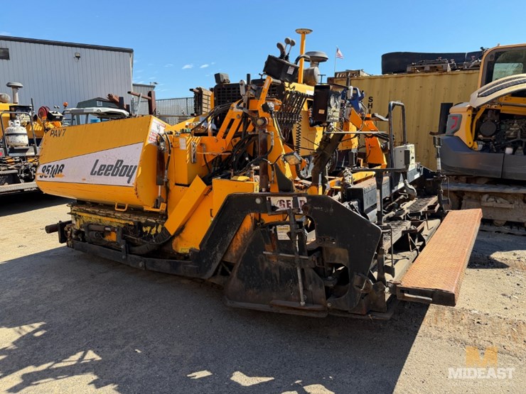 2012-caterpillar-cb54xw-image-2