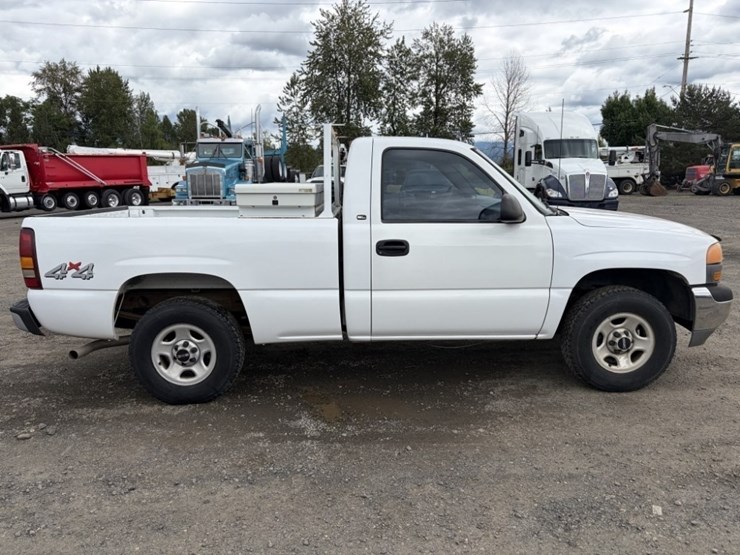 2000-gmc-sierra-1500-image-3