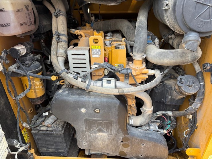 2020-caterpillar-289d3-image-16