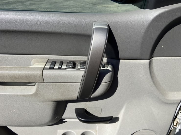 2011-chevrolet-silverado-1500-image-30