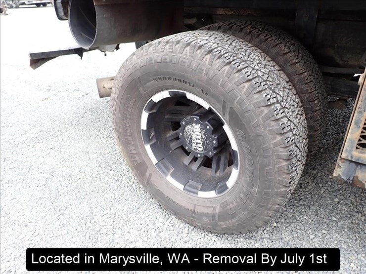 2016-chevrolet-3500-image-18