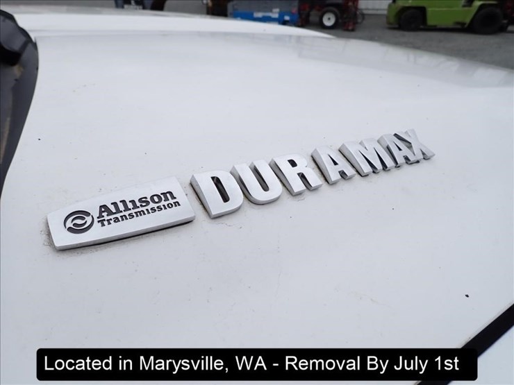 2016-chevrolet-3500-image-24