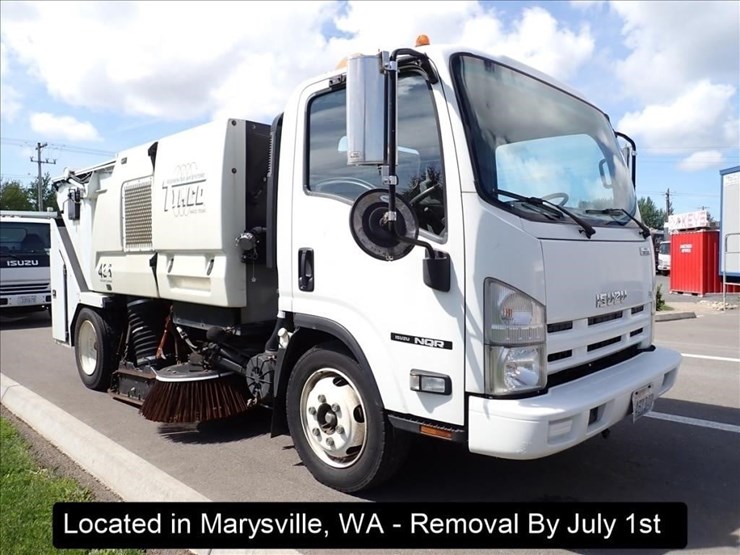 2010-isuzu-nqr-image-29